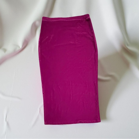 Dresses & Skirts - Chic Pink Midi Pencil Skirt for Cocktail Events